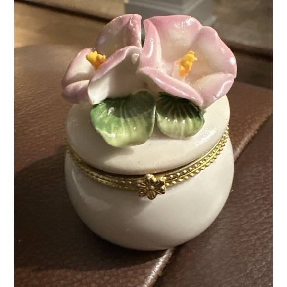 Vintage Trinket Box Hinged Flowers 2.5” X 2” B1 - Picture 1 of 5